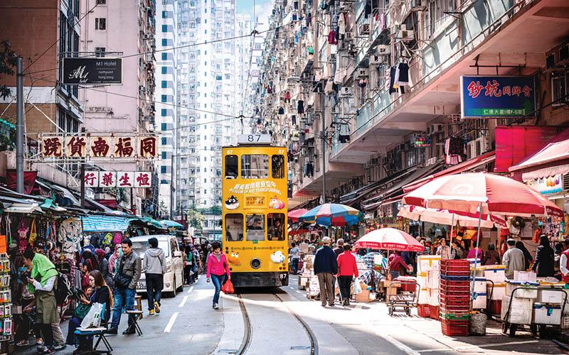 中國(guó)香港移民要不要中介？探討移民中國(guó)香港時(shí)是否需要中介服務(wù)的利與弊